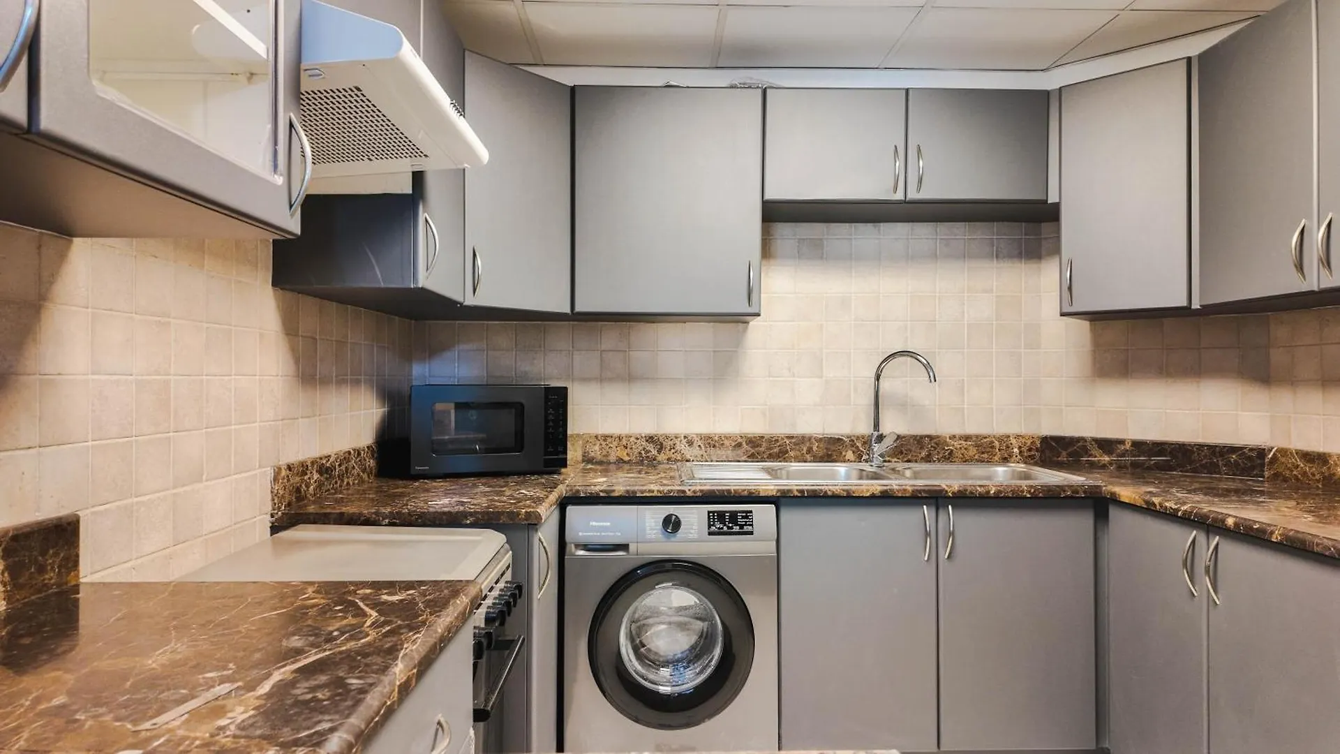 Sky High 2Br Stay Amazing Marina Views Near Metro & Mall Dubai Apartment