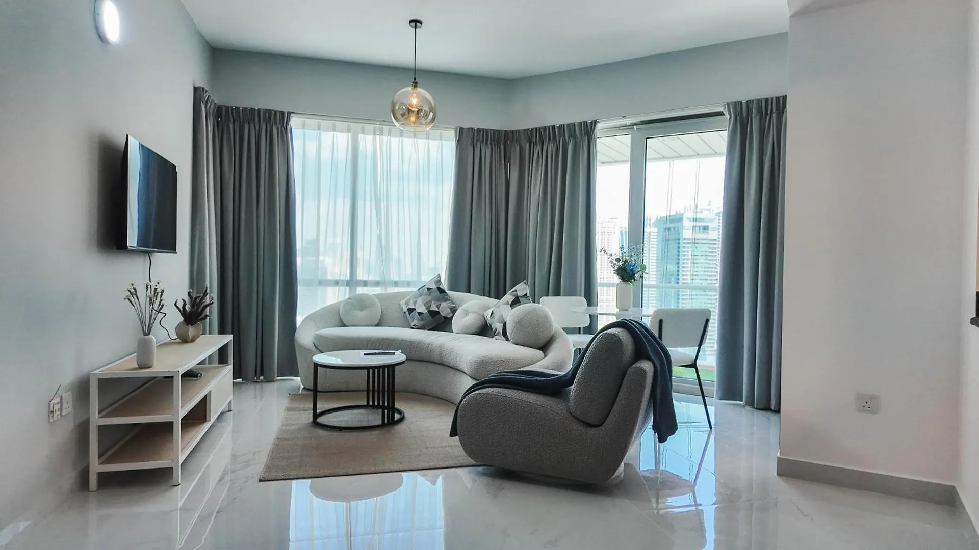 Sky High 2Br Stay Amazing Marina Views Near Metro & Mall Dubai