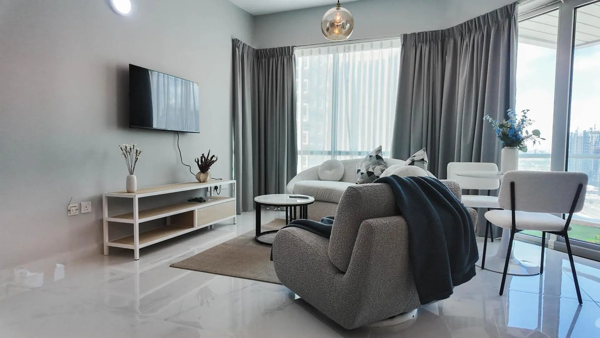 Sky High 2Br Stay Amazing Marina Views Near Metro & Mall Dubai Apartment