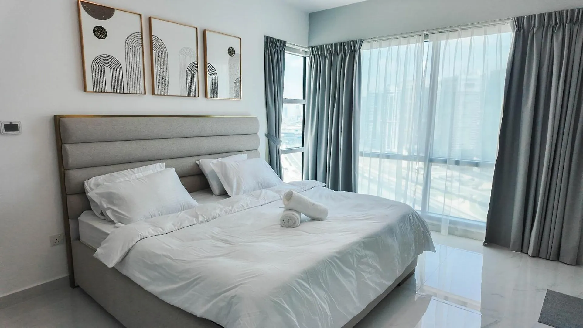 Sky High 2Br Stay Amazing Marina Views Near Metro & Mall Dubai Apartment